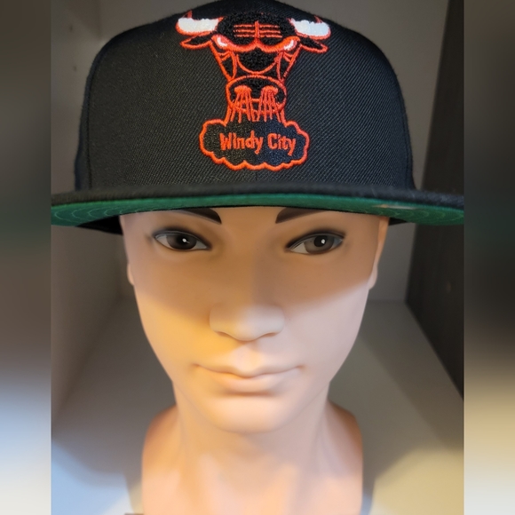 BNWOT Chicago Bulls Snapback Hat - Picture 1 of 7